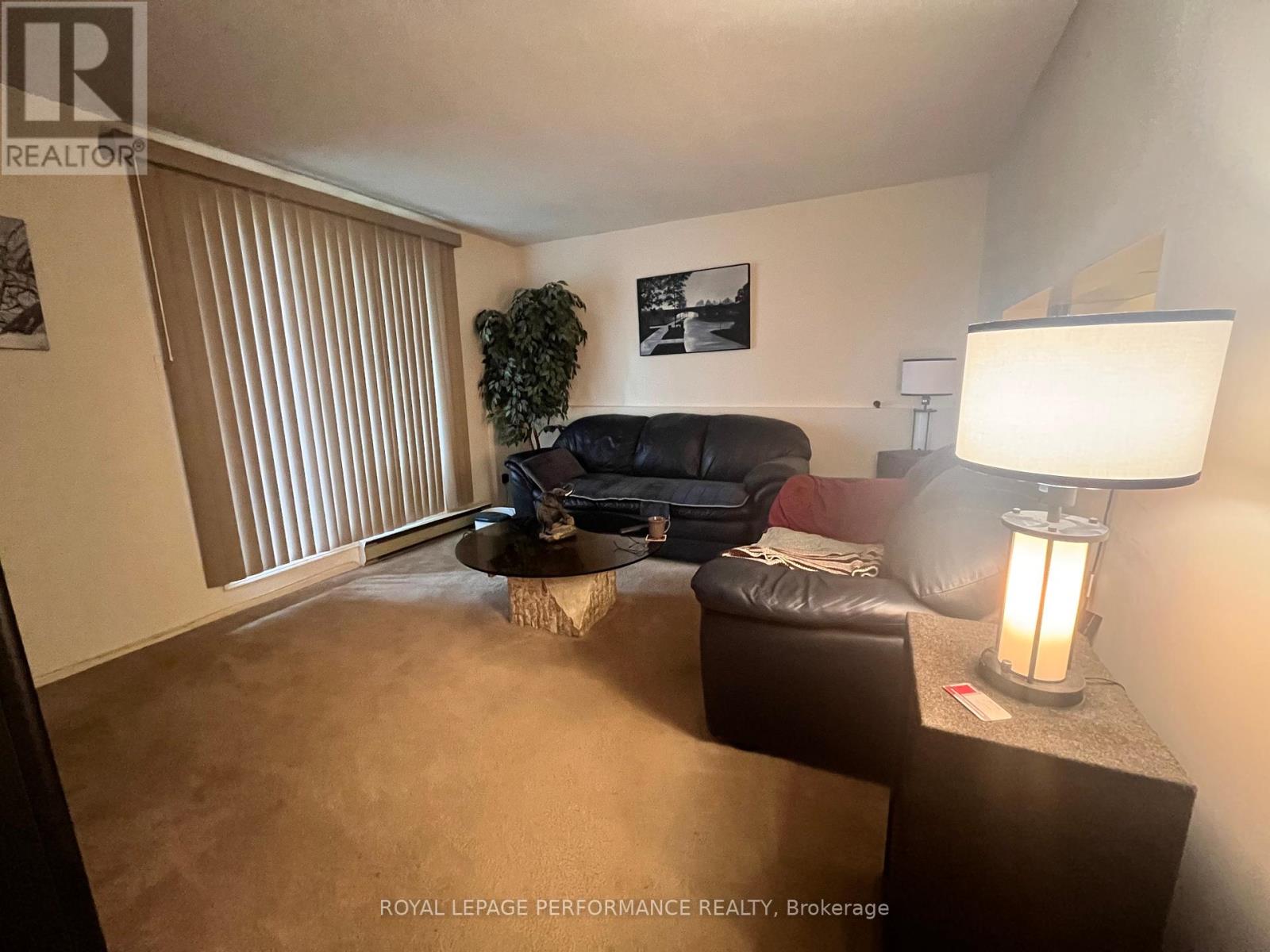 Photo 12 of 109 212 Viewmount Drive, Ottawa ON