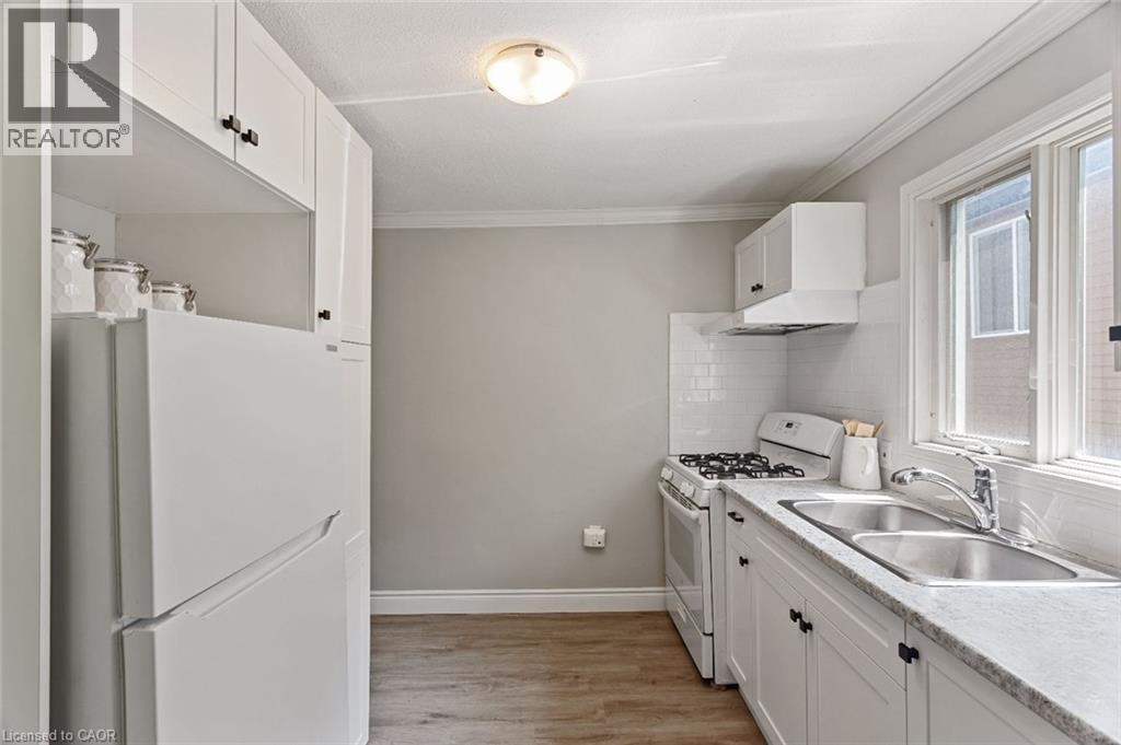 Photo 4 of 117 Stuart Street, London ON