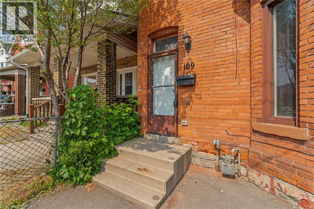 Photo 11 of 109 Sanford Avenue N, Hamilton ON