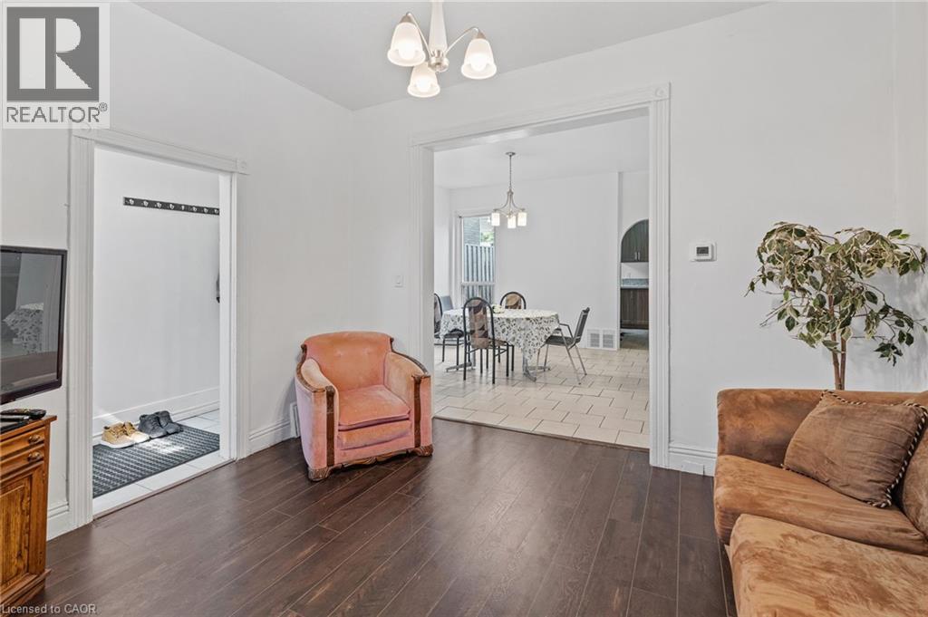 Photo 2 of 109 Sanford Avenue N, Hamilton ON