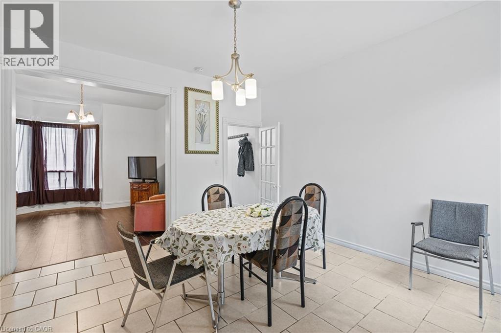 Photo 6 of 109 Sanford Avenue N, Hamilton ON