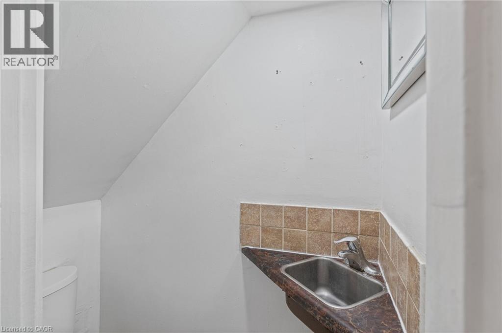 Photo 28 of 109 Sanford Avenue N, Hamilton ON