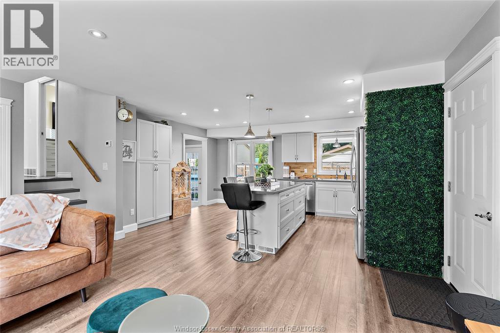 Photo 10 of 100 Argyle Crescent, Chatham ON