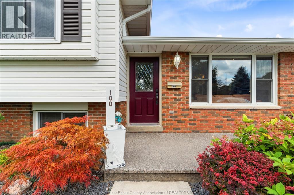 Photo 4 of 100 Argyle Crescent, Chatham ON