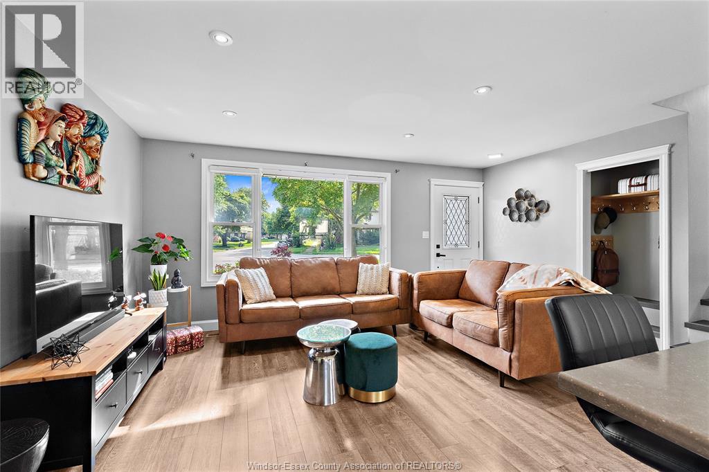 Photo 7 of 100 Argyle Crescent, Chatham ON