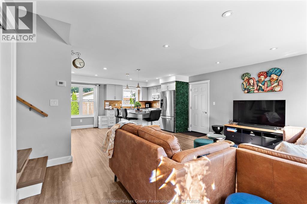 Photo 5 of 100 Argyle Crescent, Chatham ON