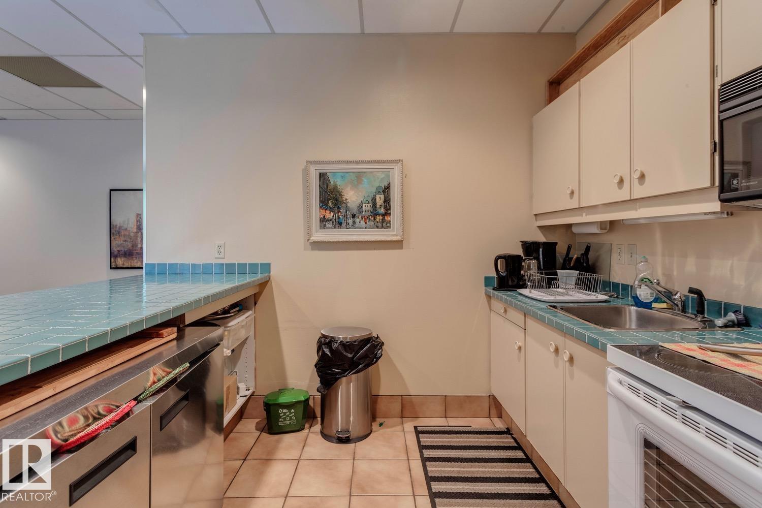 Photo 6 of 201 8340 Jasper Av Nw, Edmonton AB