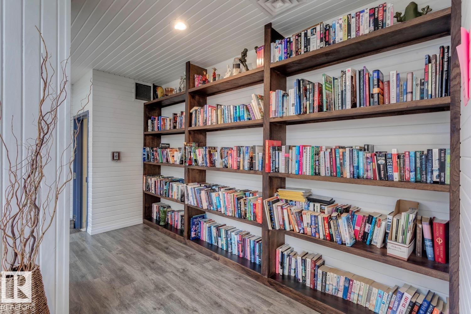 Photo 37 of 201 8340 Jasper Av Nw, Edmonton AB