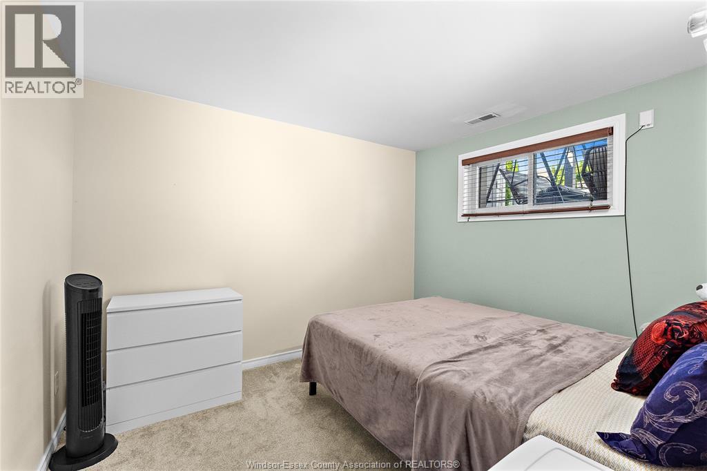 Photo 18 of 100 Argyle Crescent, Chatham ON