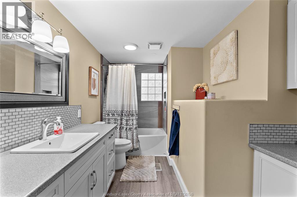 Photo 16 of 100 Argyle Crescent, Chatham ON
