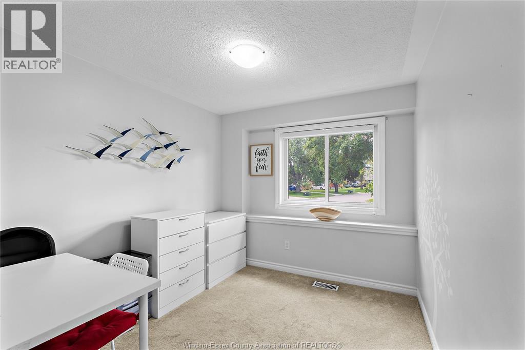 Photo 14 of 100 Argyle Crescent, Chatham ON