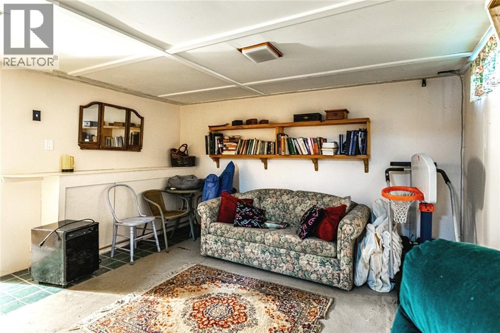 Photo 17 of 306 Cawthra Boulevard, Newmarket ON
