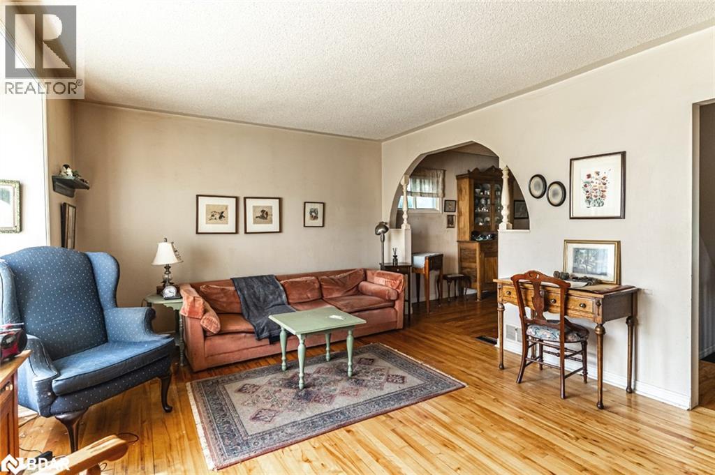 Photo 1 of 306 Cawthra Boulevard, Newmarket ON