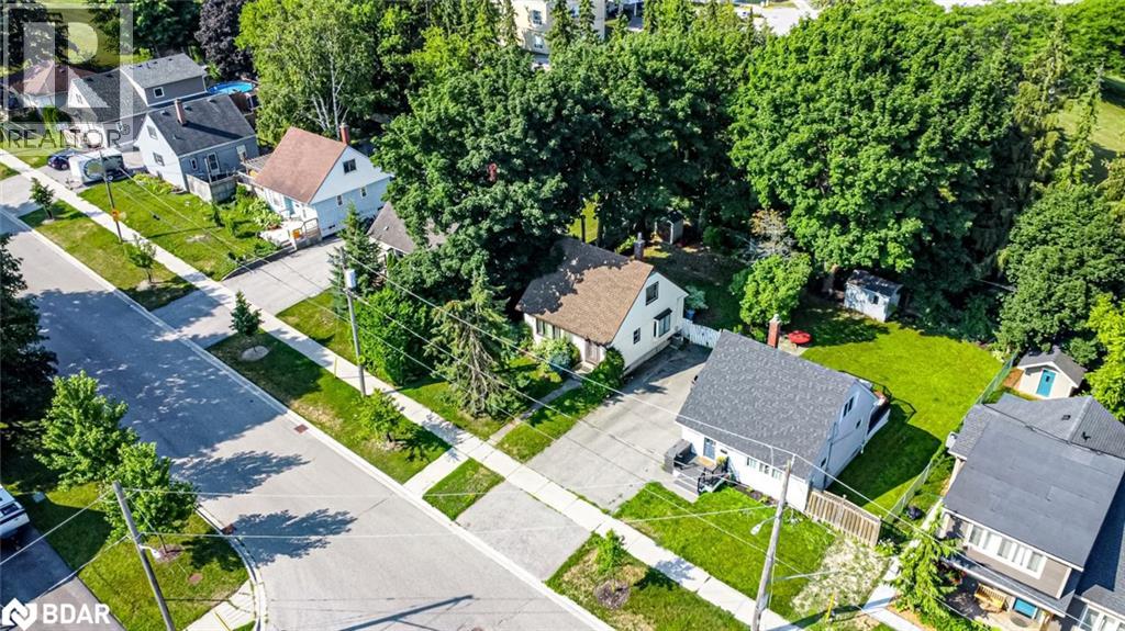 Photo 6 of 306 Cawthra Boulevard, Newmarket ON