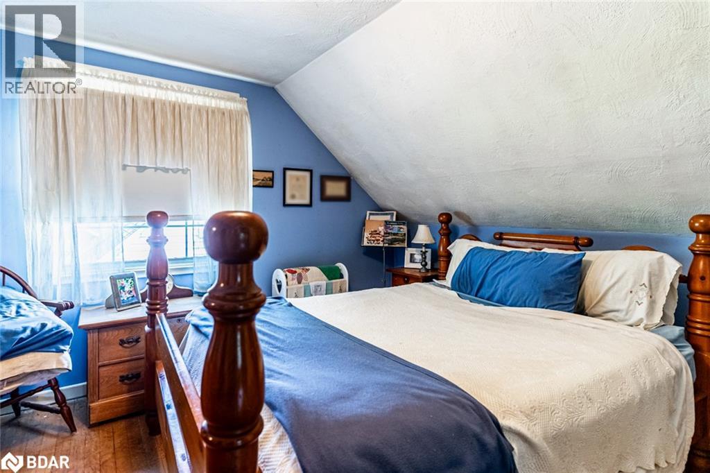 Photo 15 of 306 Cawthra Boulevard, Newmarket ON