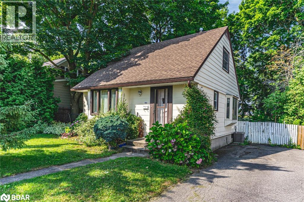 Photo 11 of 306 Cawthra Boulevard, Newmarket ON