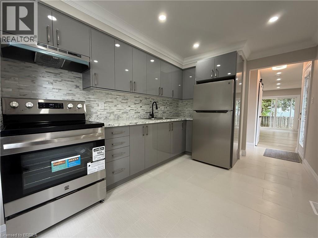 Photo 14 of 15 Banbury Road, Brantford ON
