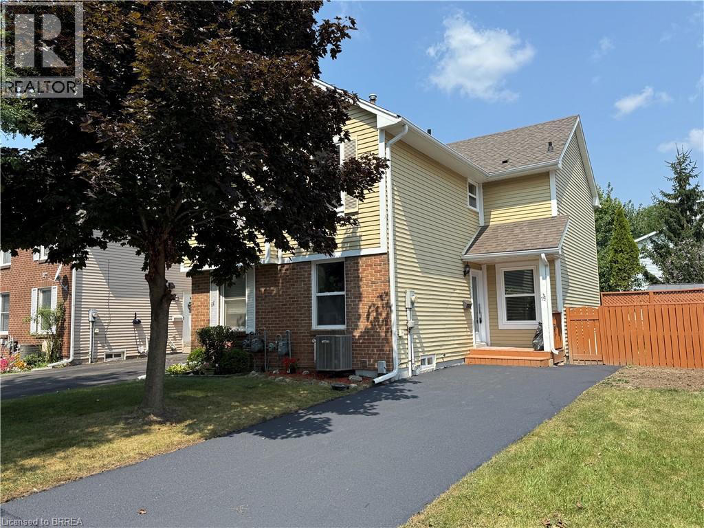 Photo 3 of 15 Banbury Road, Brantford ON