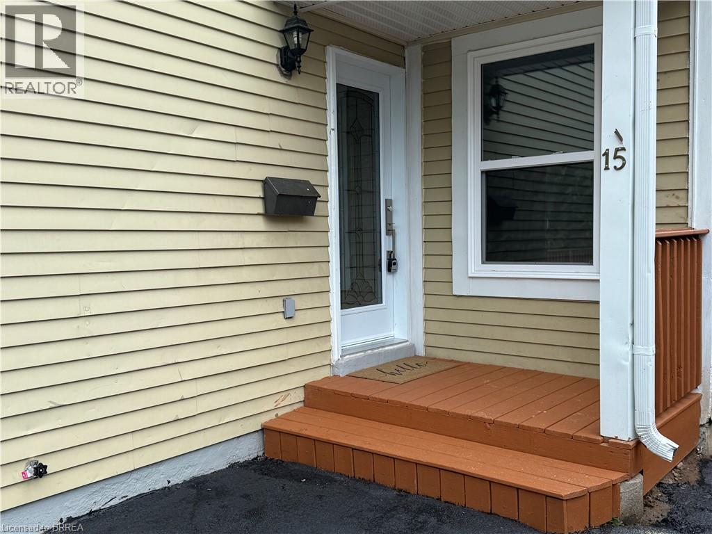 Photo 4 of 15 Banbury Road, Brantford ON