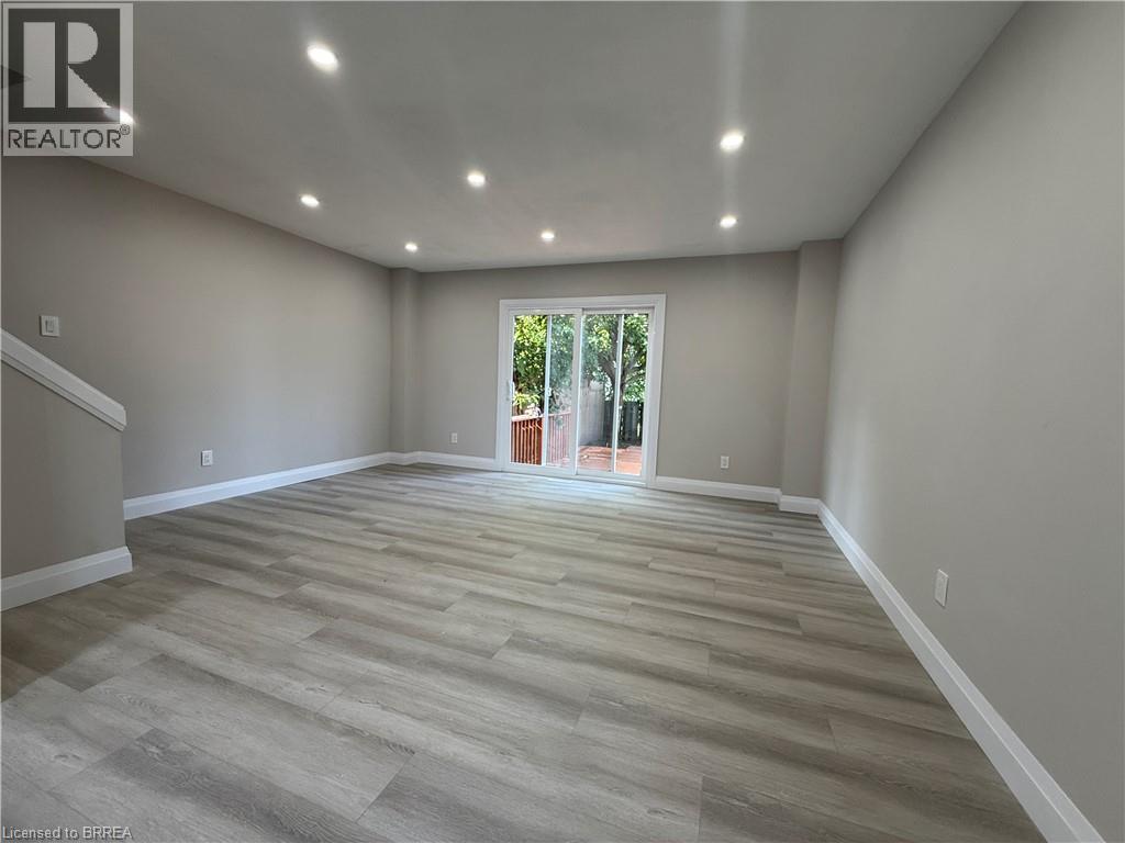 Photo 25 of 15 Banbury Road, Brantford ON