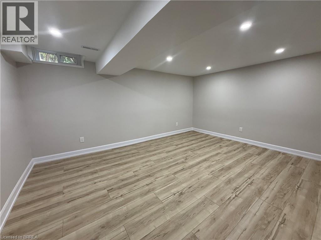 Photo 21 of 15 Banbury Road, Brantford ON