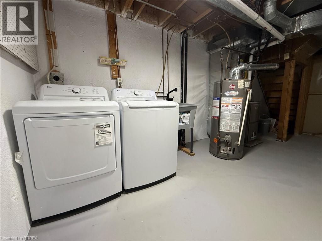 Photo 5 of 15 Banbury Road, Brantford ON