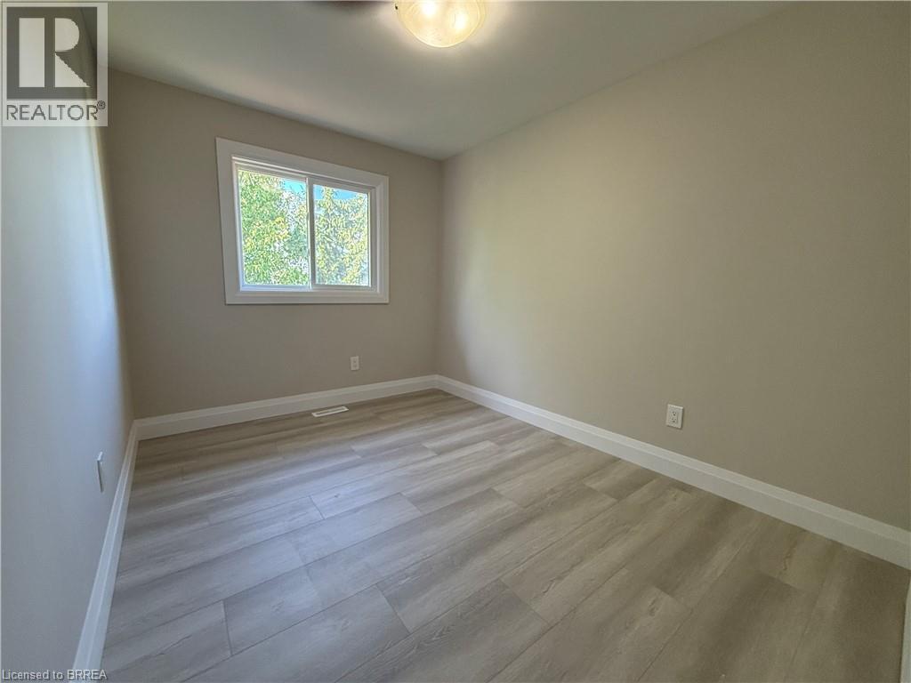 Photo 1 of 15 Banbury Road, Brantford ON