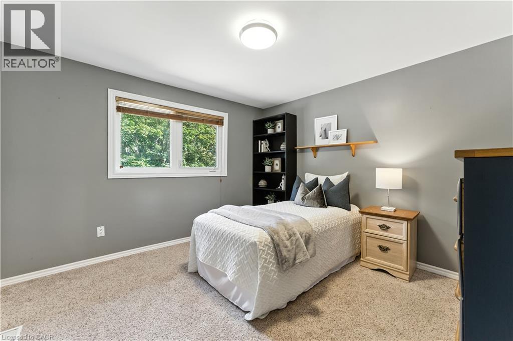 Photo 21 of 33 Shadywood Crescent, Kitchener ON
