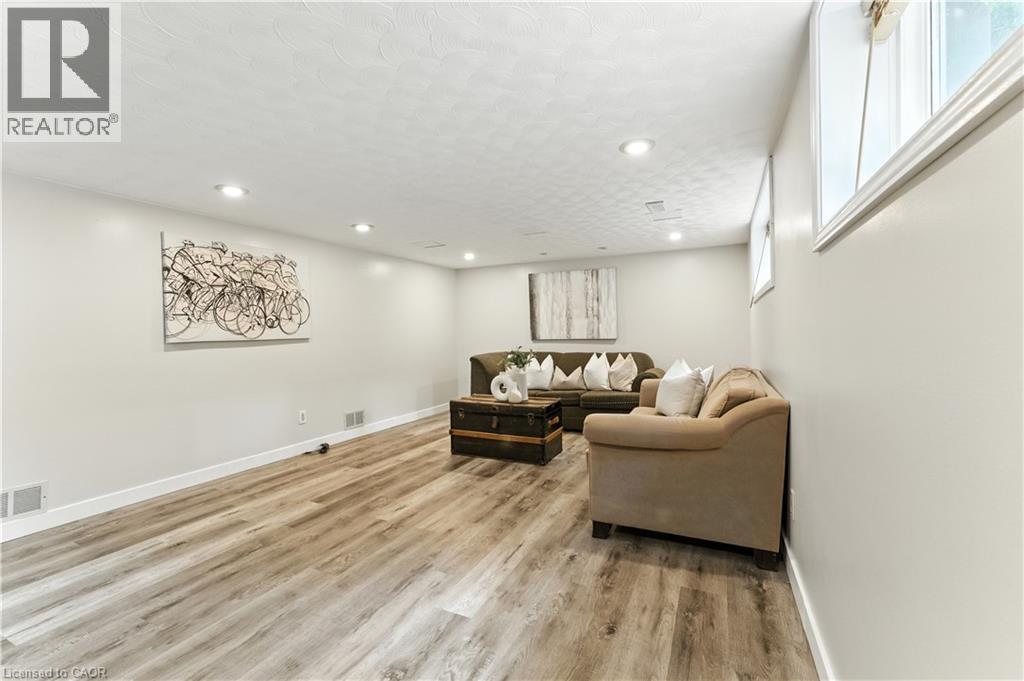 Photo 30 of 33 Shadywood Crescent, Kitchener ON
