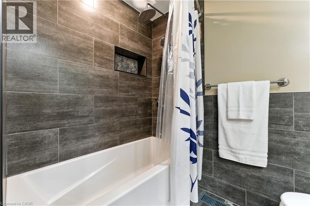 Photo 24 of 33 Shadywood Crescent, Kitchener ON