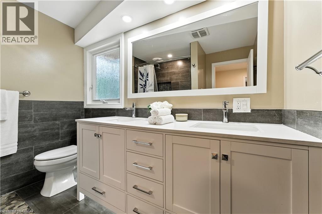 Photo 23 of 33 Shadywood Crescent, Kitchener ON