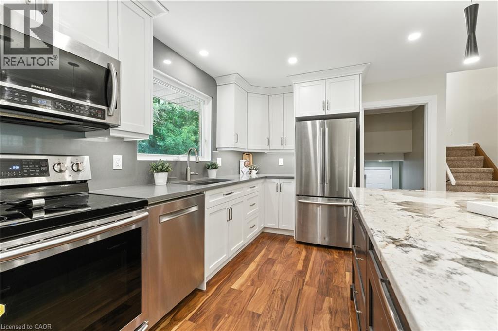 Photo 10 of 33 Shadywood Crescent, Kitchener ON