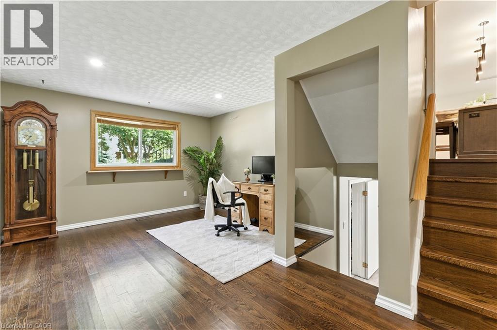 Photo 25 of 33 Shadywood Crescent, Kitchener ON