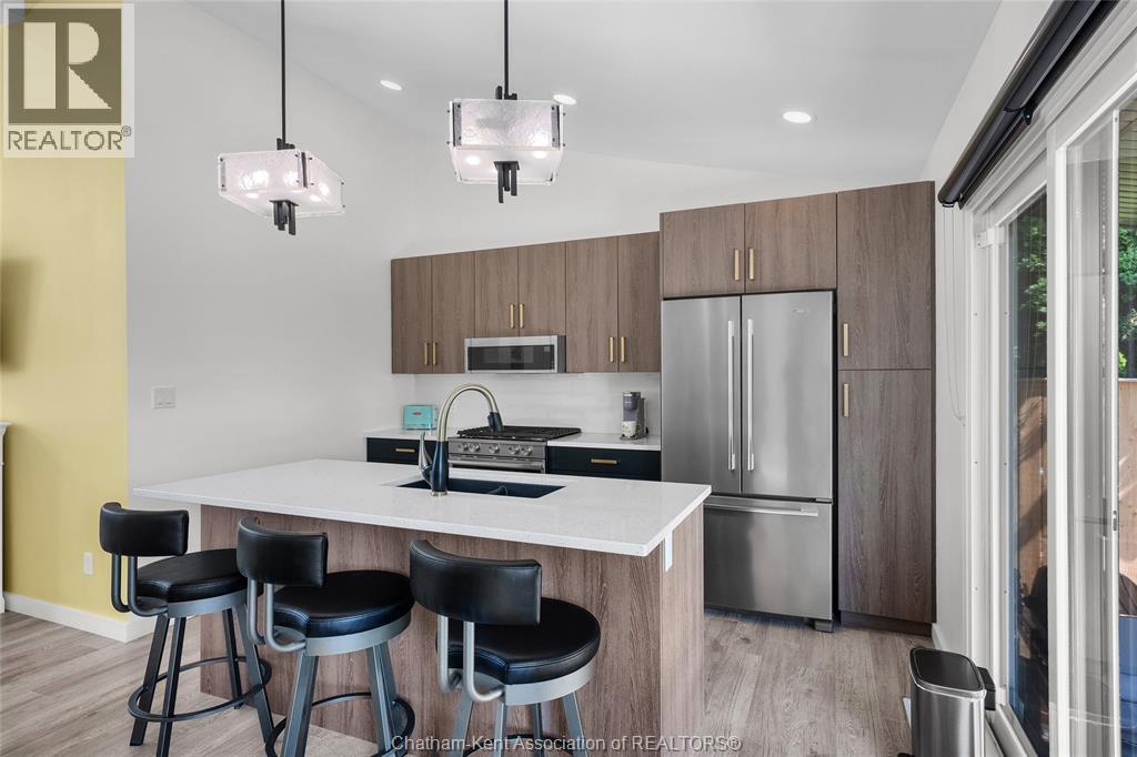 Photo 2 of 190 Merritt Avenue, Chatham ON