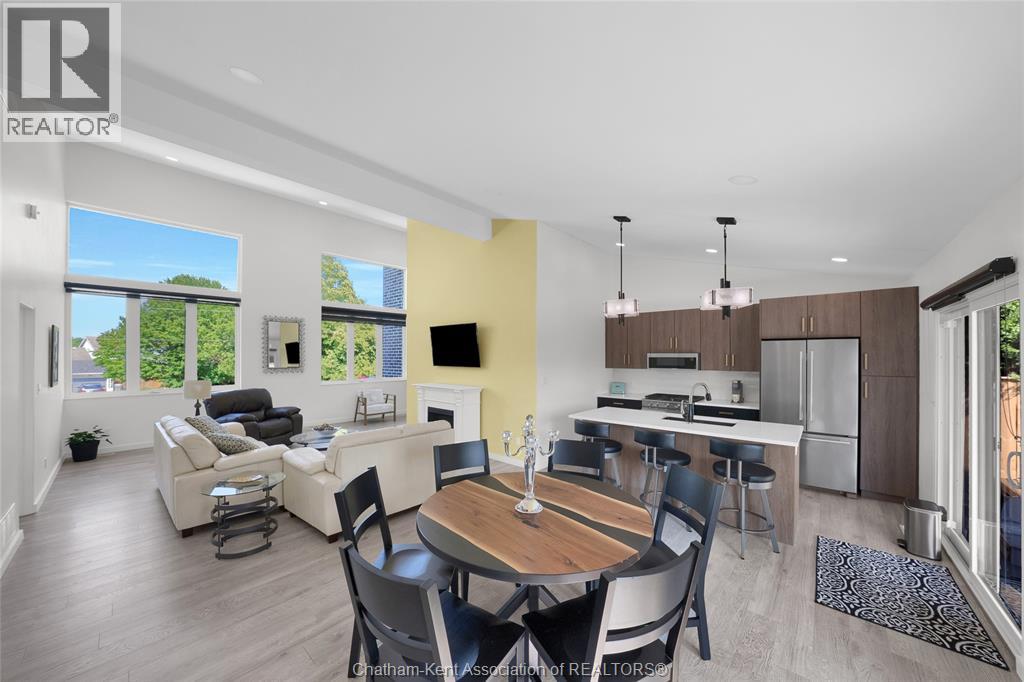 Photo 10 of 190 Merritt Avenue, Chatham ON