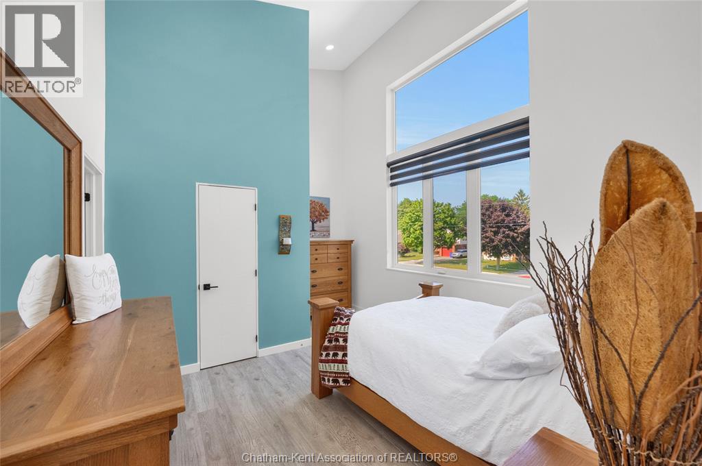 Photo 45 of 190 Merritt Avenue, Chatham ON