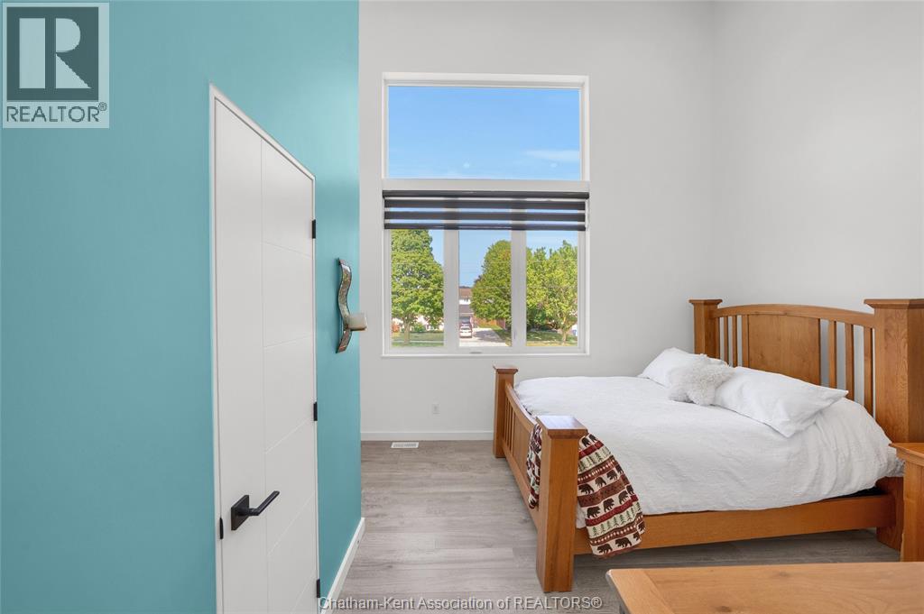 Photo 14 of 190 Merritt Avenue, Chatham ON