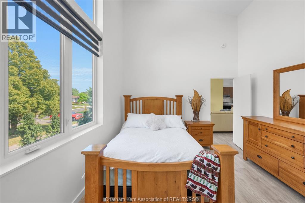 Photo 24 of 190 Merritt Avenue, Chatham ON