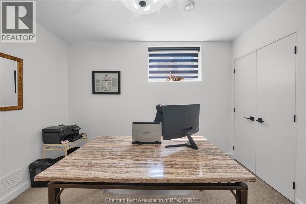 Photo 4 of 190 Merritt Avenue, Chatham ON