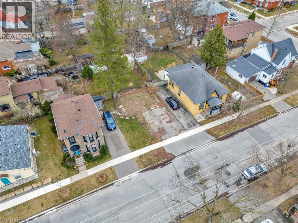 Photo 13 of 108 Oak Street, Brantford ON