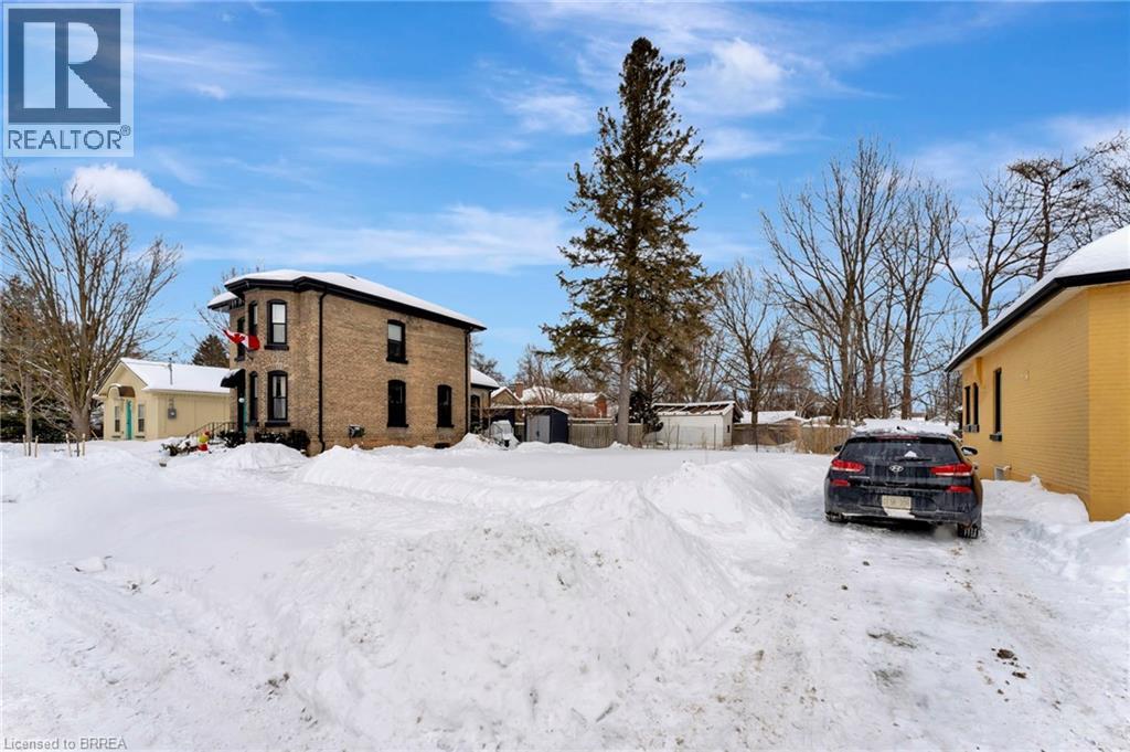 Photo 8 of 108 Oak Street, Brantford ON