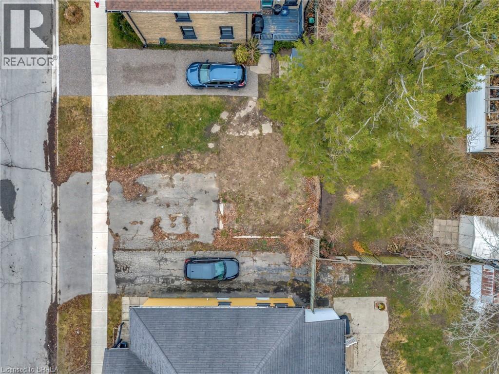 Photo 12 of 108 Oak Street, Brantford ON