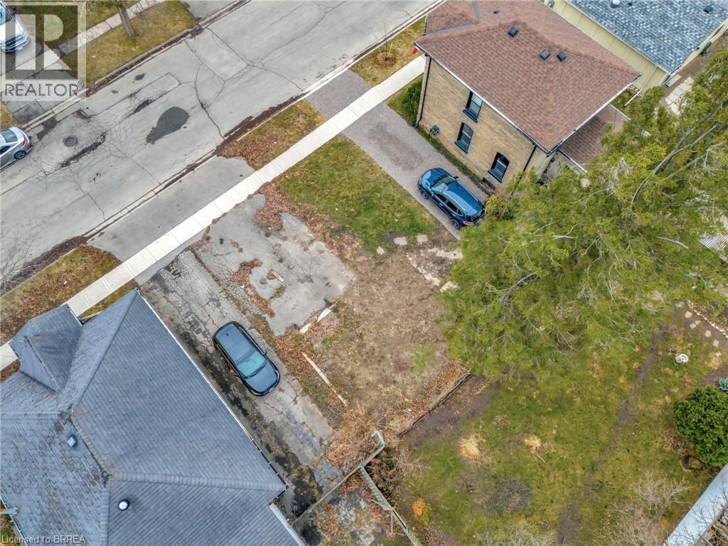 Photo 2 of 108 Oak Street, Brantford ON