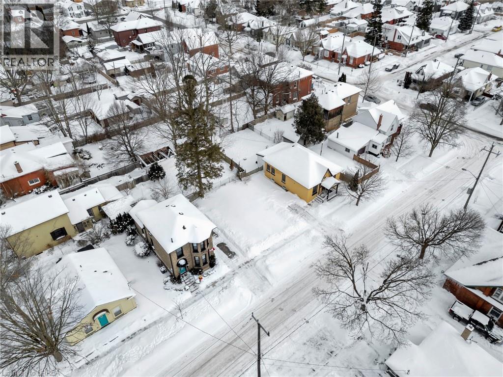 Photo 9 of 108 Oak Street, Brantford ON