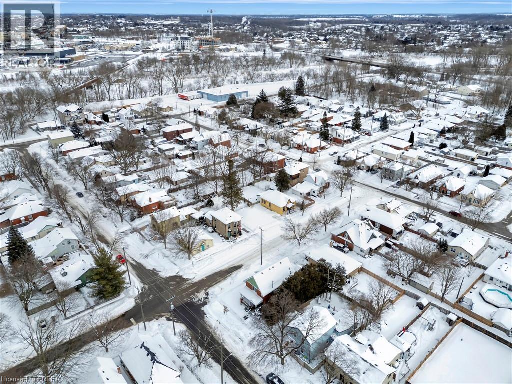 Photo 5 of 108 Oak Street, Brantford ON