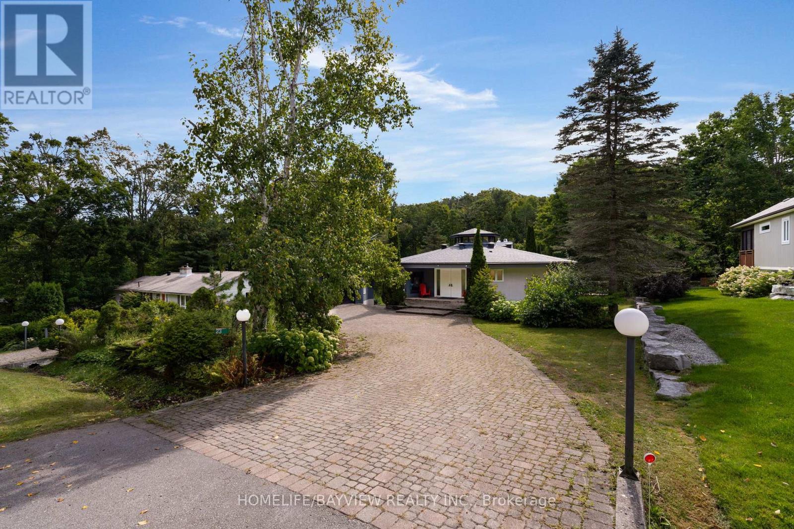 Photo 2 of 23 Country Club Lane, Oromedonte ON