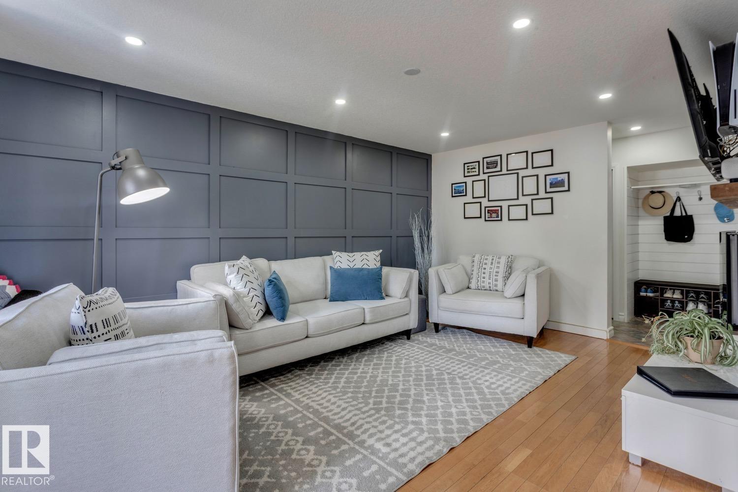 Photo 13 of 9825 183 St Nw Nw, Edmonton AB