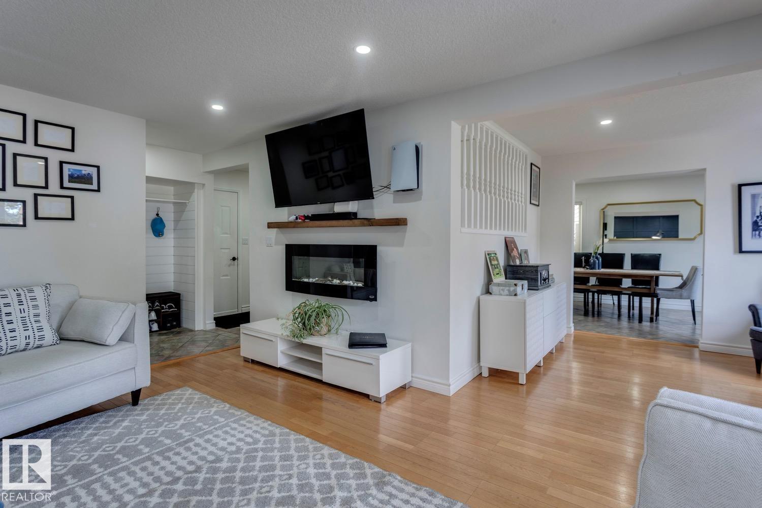 Photo 29 of 9825 183 St Nw Nw, Edmonton AB