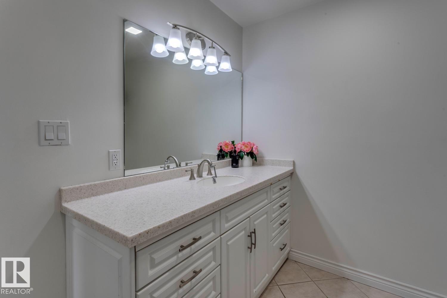 Photo 1 of 9825 183 St Nw Nw, Edmonton AB