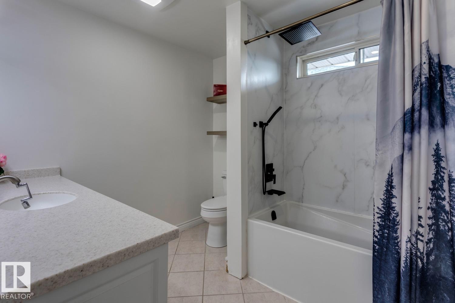 Photo 25 of 9825 183 St Nw Nw, Edmonton AB